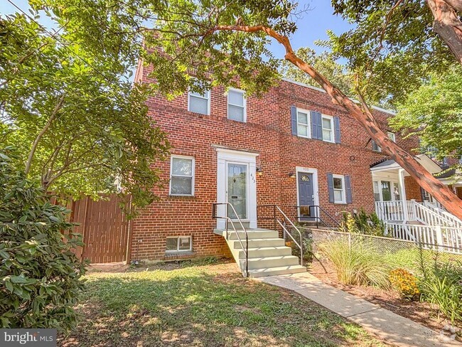 Building Photo - 425 Laverne Ave Rental