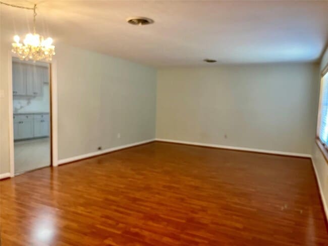 Photo - 2005 2nd St N