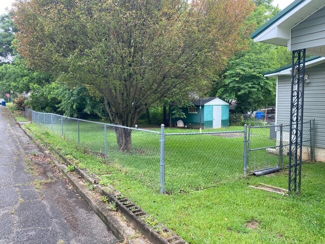 Photo - 220 E 30th St