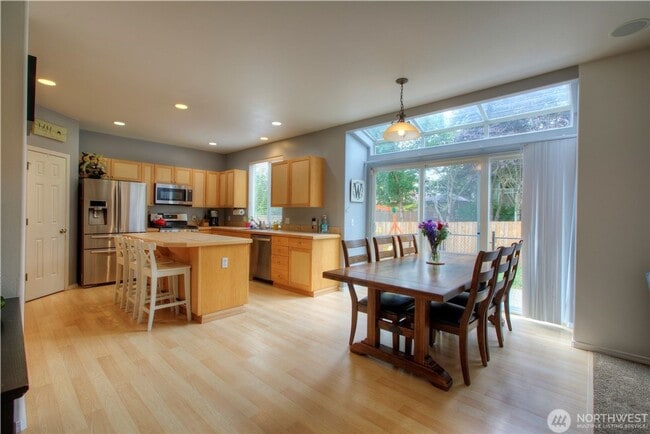 Photo - 3 Bedroom Maple Valley Home