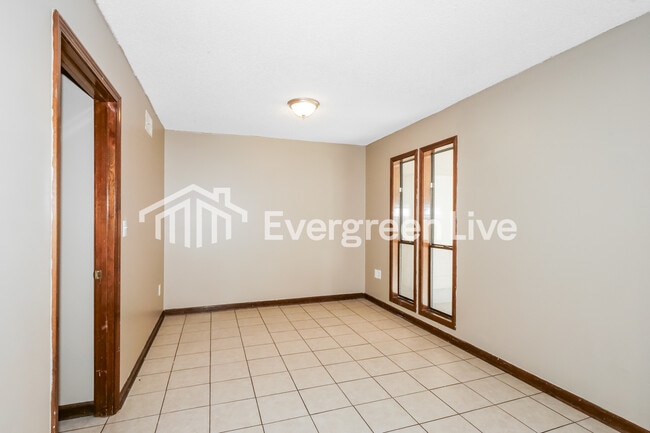 Photo - 8216 Shallow Glen Trail