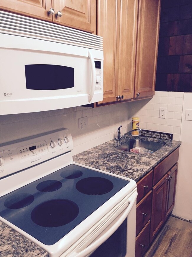 Photo - 113 Raylinsky Rd Unit A