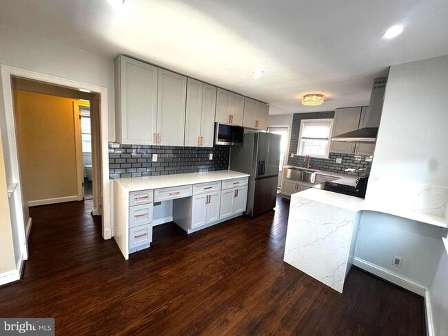 Photo - 626 S Irving St