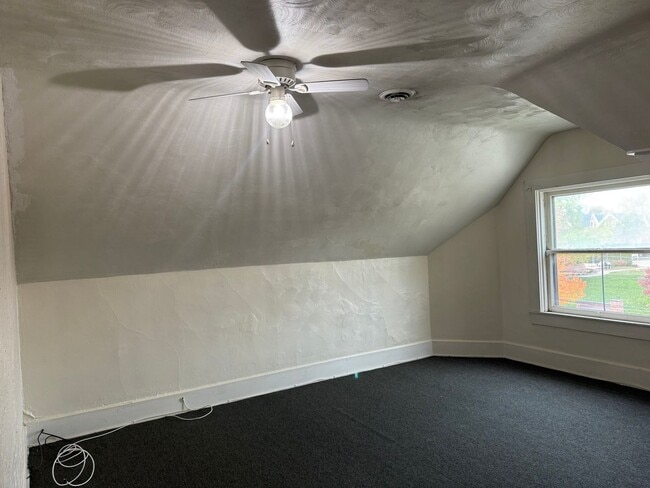 Photo - 337 W 6th St Unit 3