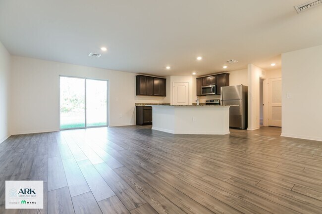 Photo - 5725 Centro Ave