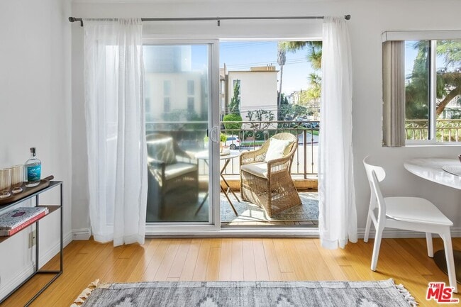 Photo - 1154 S Barrington Ave Unit 201