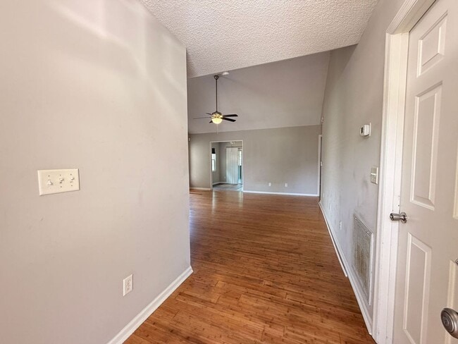Photo - 3 Bedroom Home off Otranto!