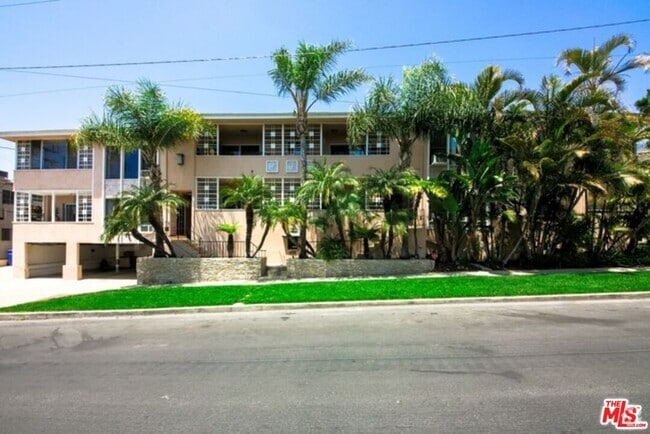 Building Photo - 10561 Missouri Ave Unit 1 Rental