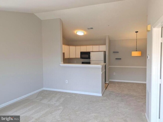 Photo - 673 Constellation Square SE Unidad J