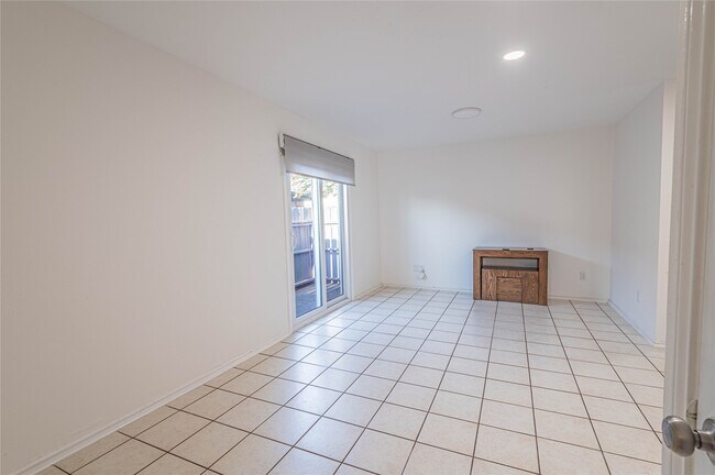Building Photo - 1702 Good Day Dr
