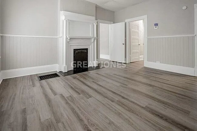 Photo - 2911 Beacon Ave