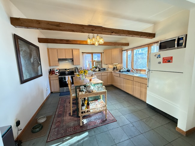 Photo - 557 Pearl St