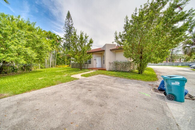 Photo - 14885 NE 7th Ave Unidad 14883