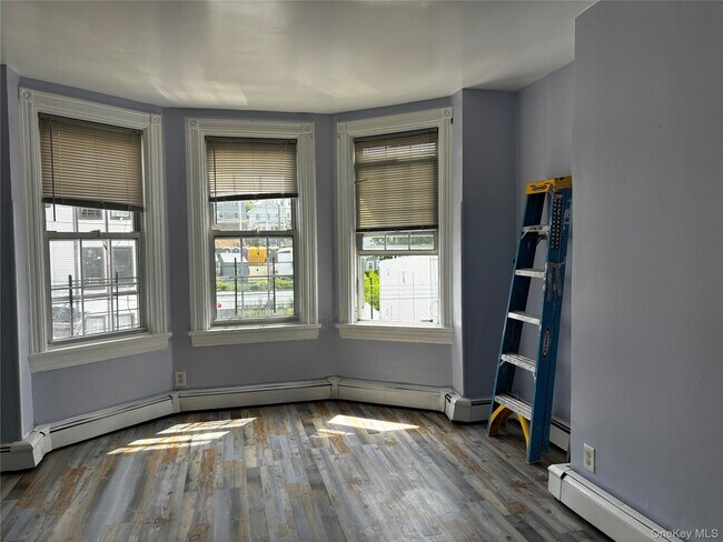 Photo - 79 Ravine Ave