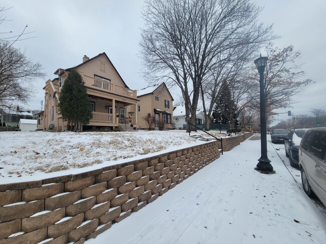 2 bedroom 1 bath one level duplex in Minne... - 2 bedroom 1 bath one level duplex in Minne... Apartment Unit # 1