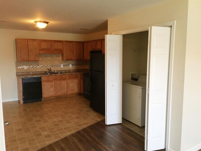 Photo - 512 Luxury Dr