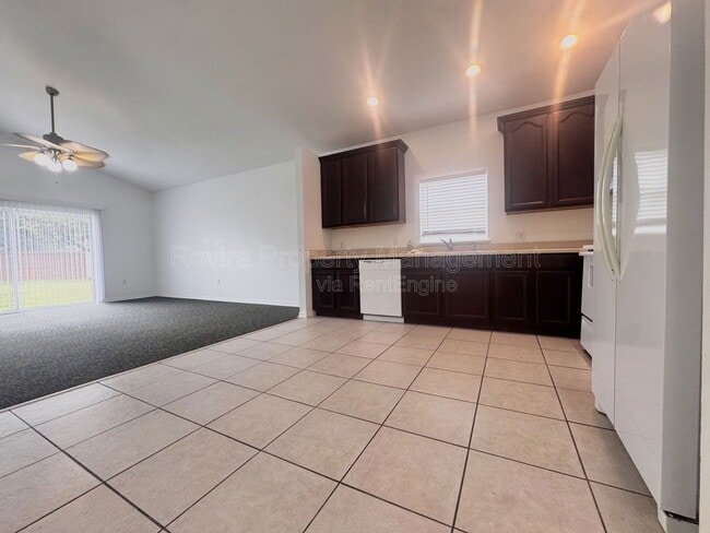 Photo - 661 Hacienda Cir