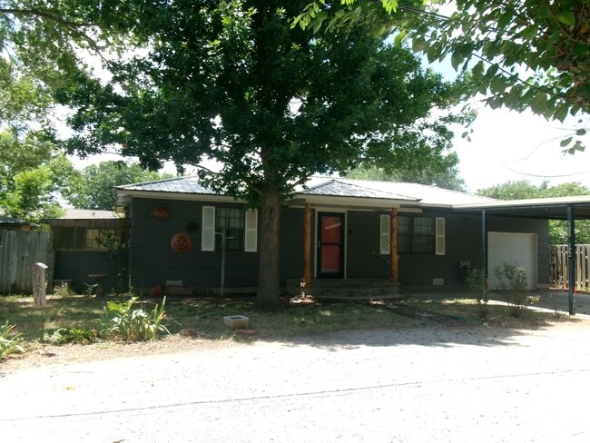 Photo - 409 1/2 NW pecan Avenue