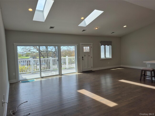 Photo - 44 Fox Hill Dr