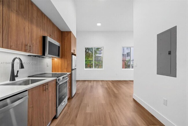 Photo - 650 SW 1st St Unidad 103