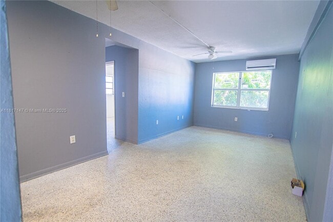 Building Photo - 2000 NW 29th St Unit 6