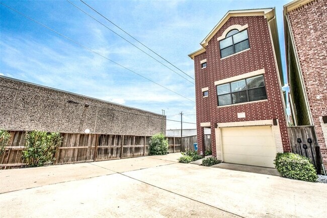 Building Photo - 3662 Main Plaza Dr Rental