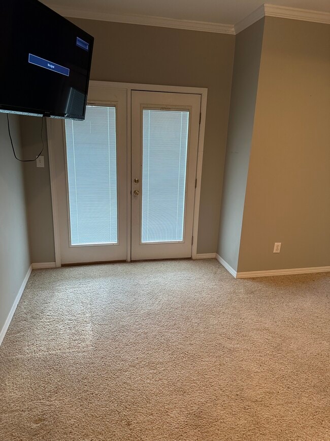 Building Photo - 5448 Henning Dr W Rental