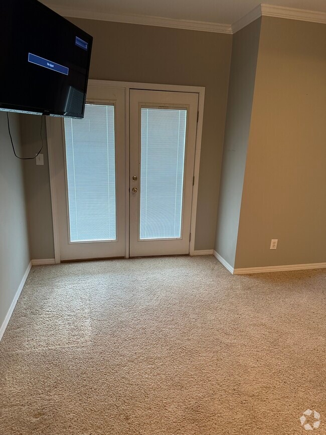Building Photo - 5448 Henning Dr W Rental