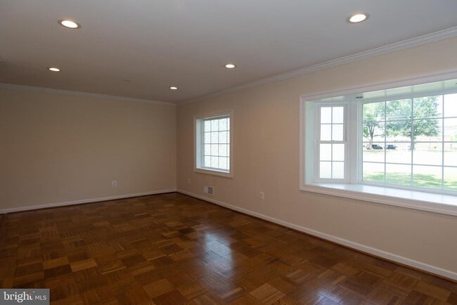 Photo - 6400 Japonica St