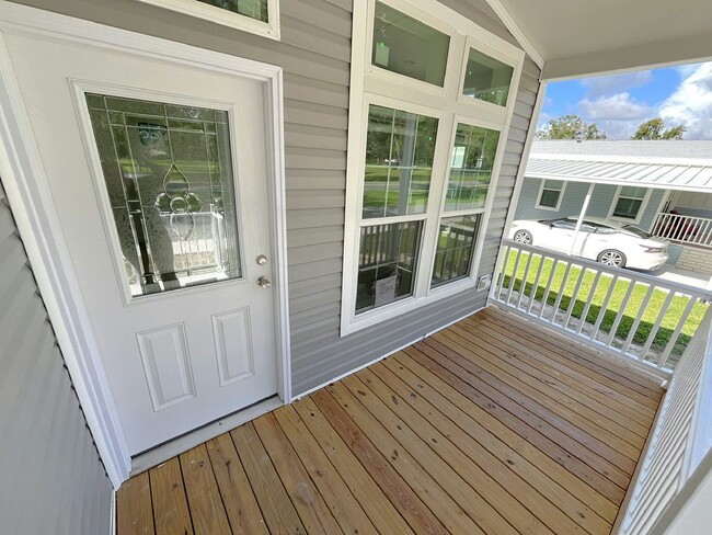 Photo - 5644 Woodford St