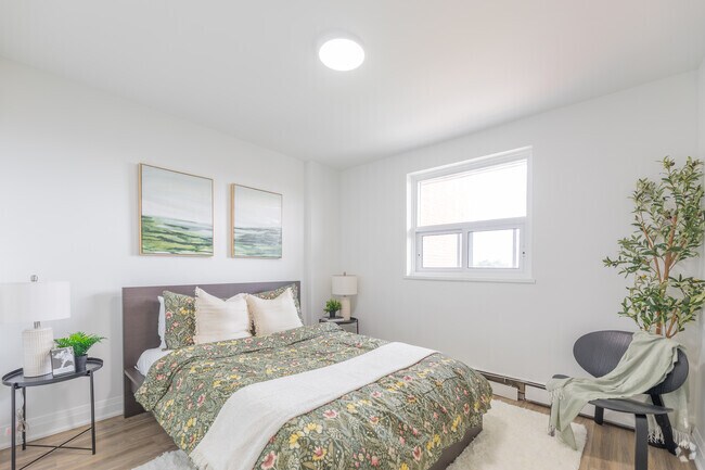 1BR, 1BA - Bedroom - 718 Lawrence