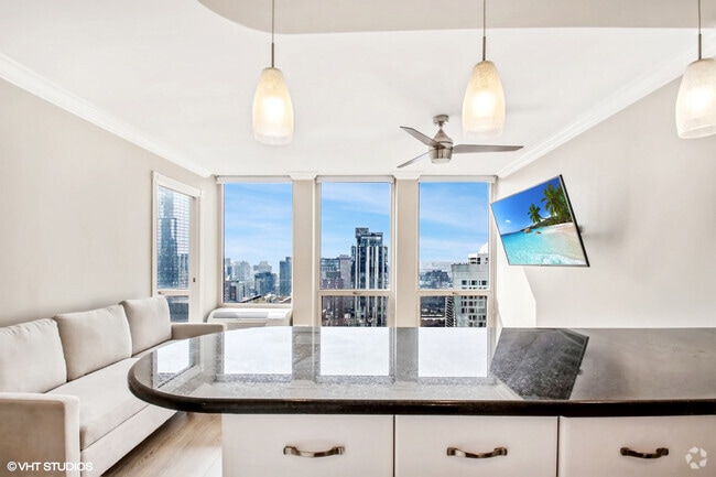 Building Photo - 111 E Chestnut St Unit 39B Rental
