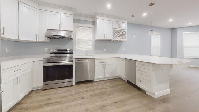 Building Photo - Modern home in Newton available for rent as early as July 1st!