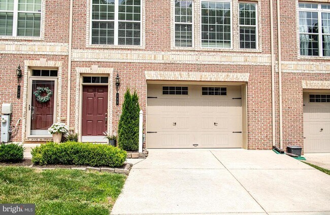 Photo - 735 Perthshire Pl