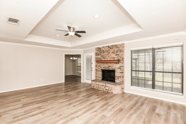 Photo - 125 Camelot Dr