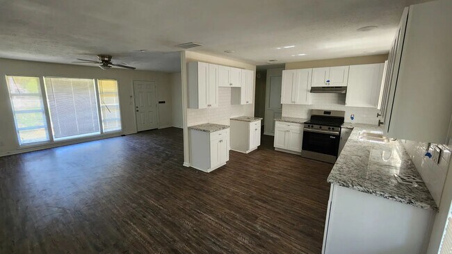 906 Avenue A