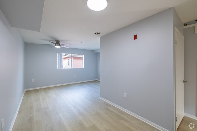2BR, 2BA - 930SF - Dining Room