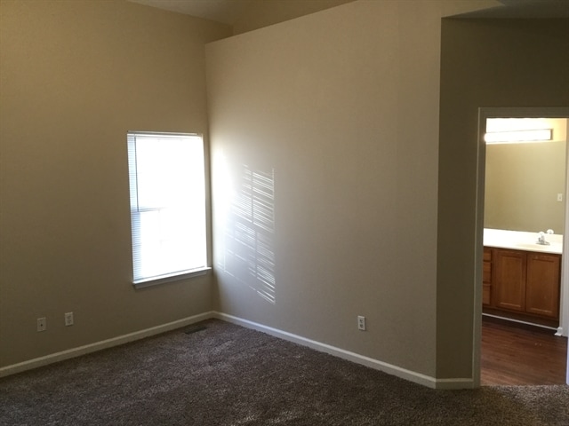 Photo - 204 Annesbury Ln