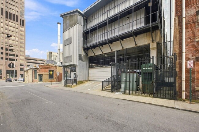 Building Photo - 160 N Wall St Unit L303