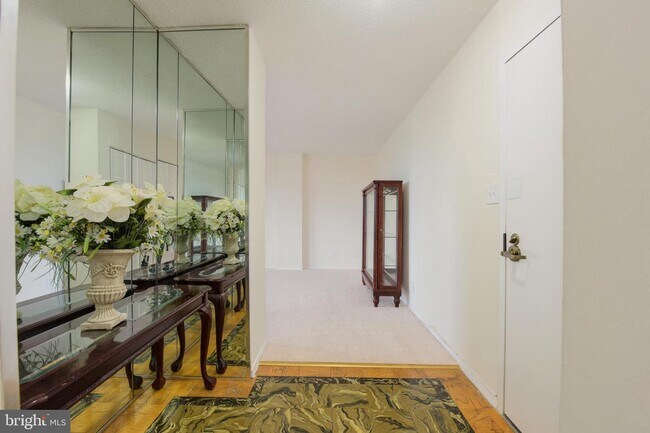 Photo - 501 Slaters Ln Unit 415