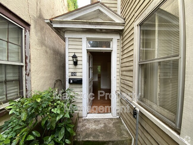 Building Photo - 320 Wolfe St Unit C Rental