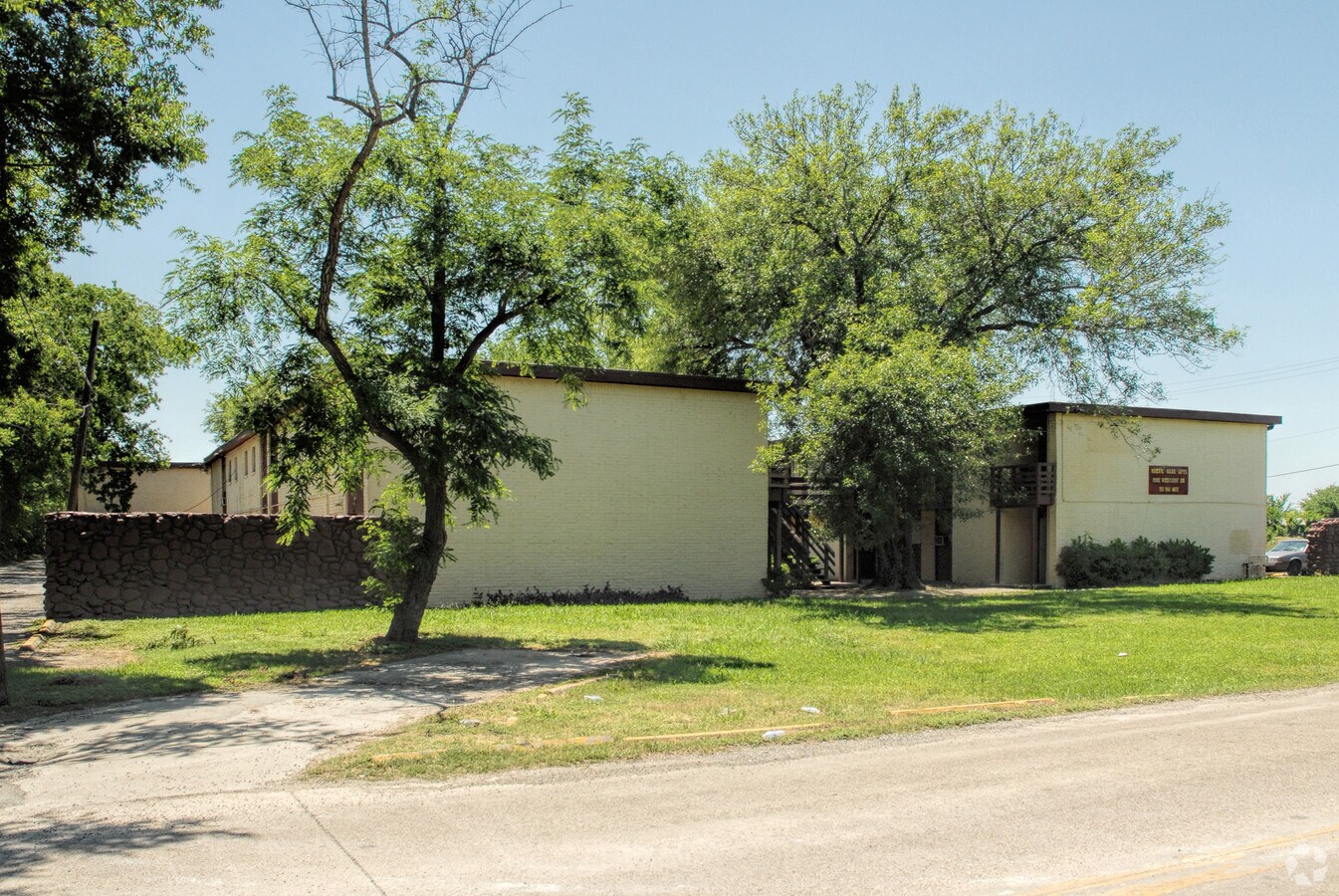 Rustic Oaks Apartments - The Oberon Apartments