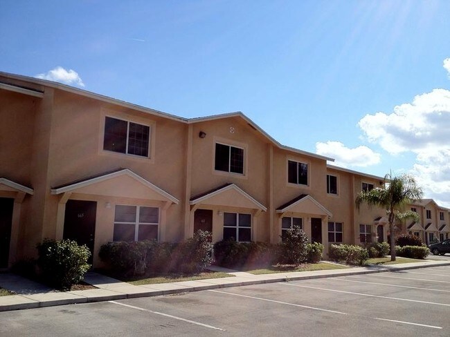 Weatherbee Townhomes - Weatherbee Townhomes