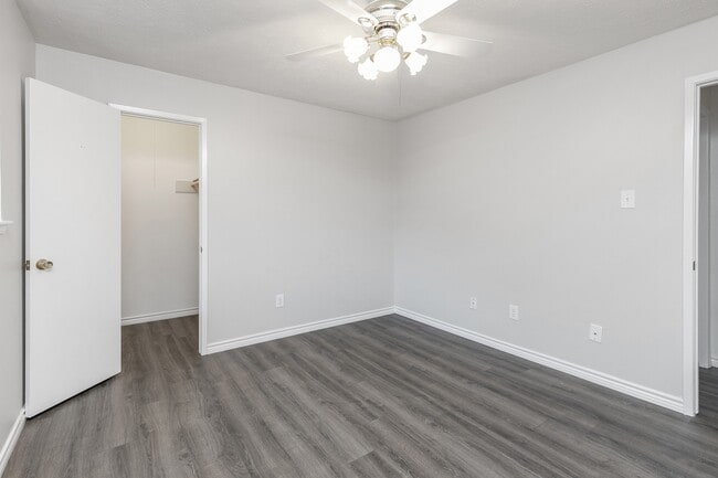 Building Photo - 4011 Flint Creek Dr