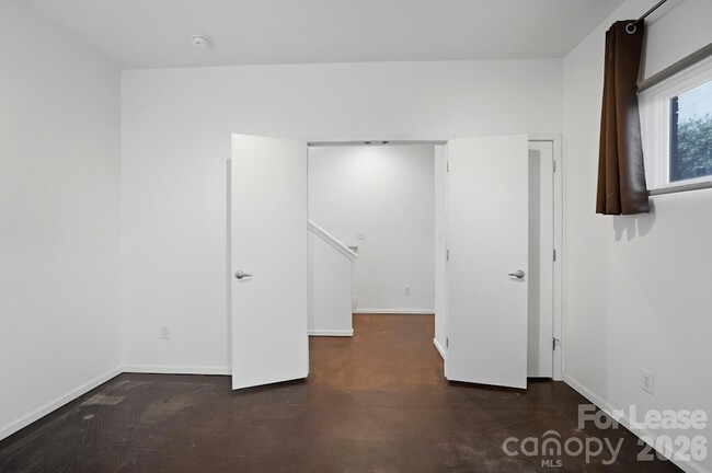 Photo - 921 Westbrook Dr