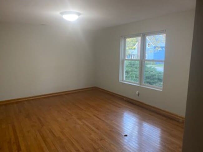 Photo - 4 bedroom 2 bath home in Lemont.