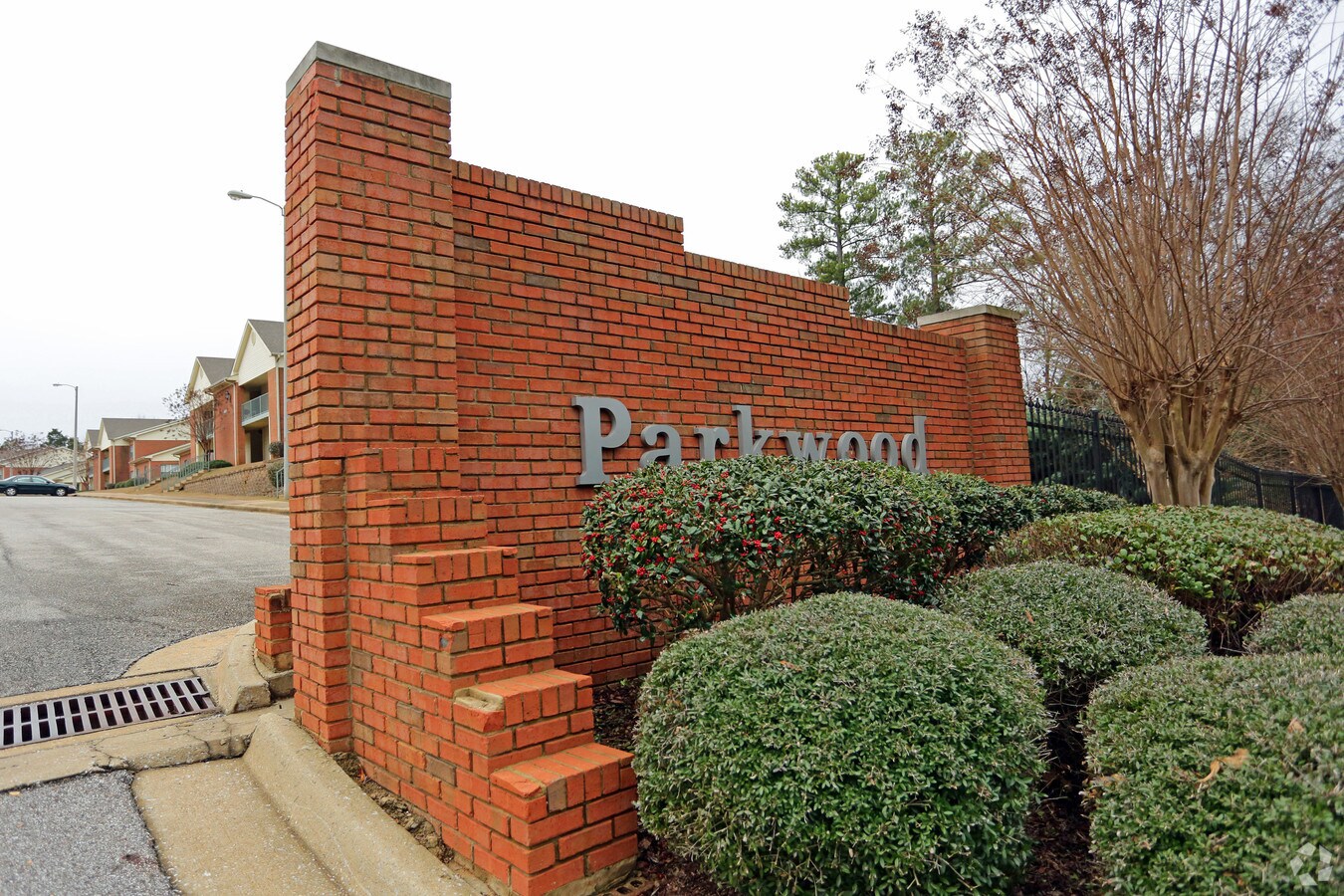 Parkwood Apartments - Parkwood Apartments