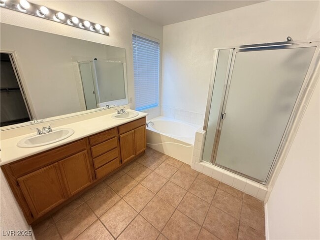 Building Photo - 3513 La Cascada Ave