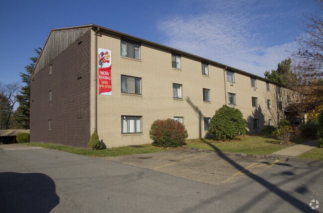 Building Photo - Foxwood Apartments