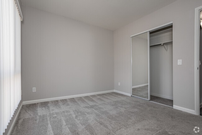 2BR, 2BA - 860 SF